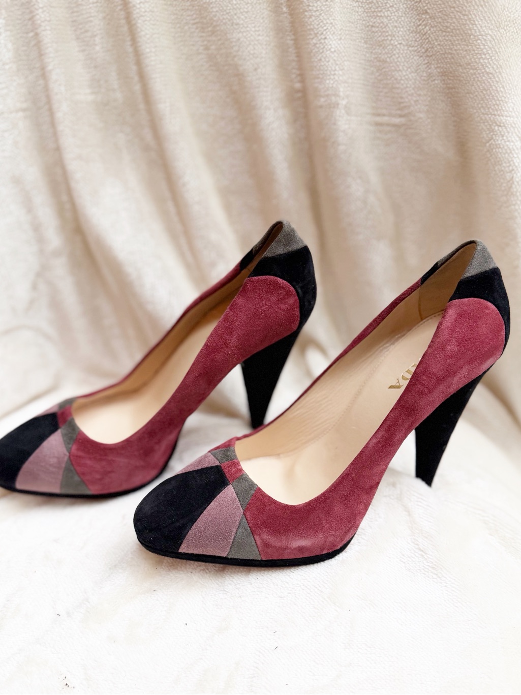 Nwot Prada Suede Colorblock Pointed Toe Pumps In Burgundy